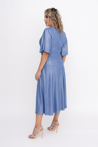 Robe bleue à paillettes et froissée