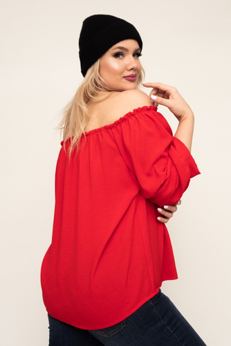 Blusa roja con mangas de volantes