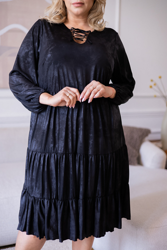 Schwarzes Kleid mit gebundenem Ausschnitt