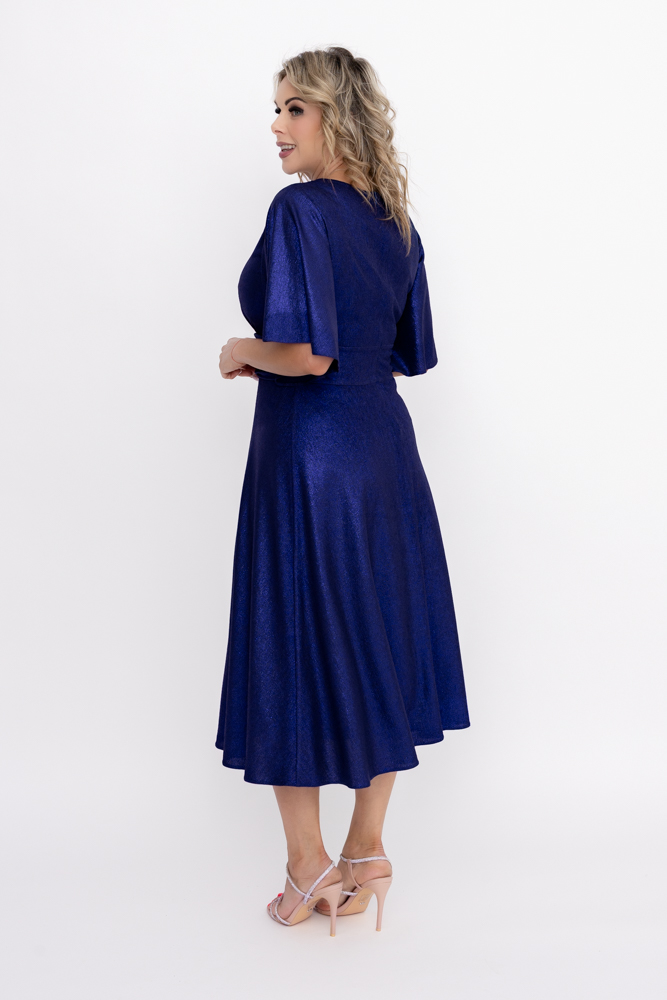 Robe à paillettes bleu marine avec détails froissés
