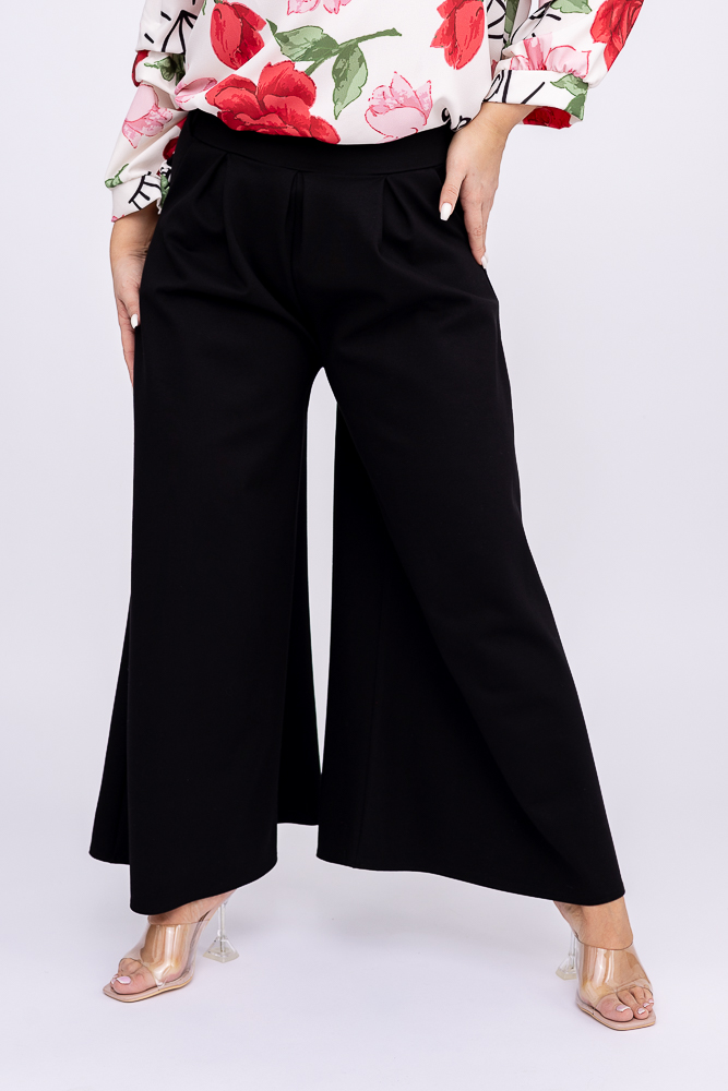 Schwarze Hose mit Schlaghose