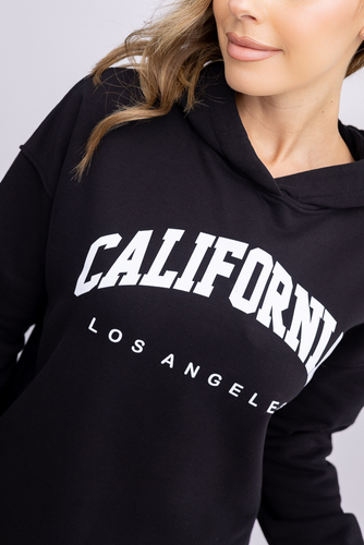 Sudadera negra con capucha
