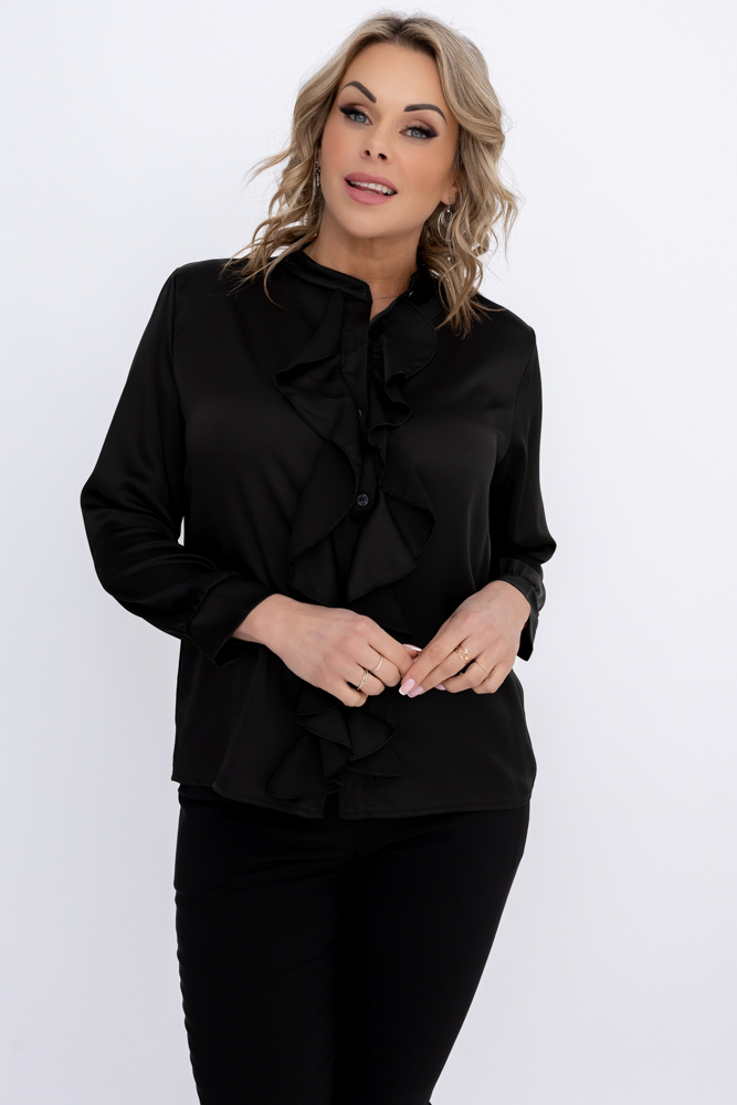 Camisa negra de raso con jabot