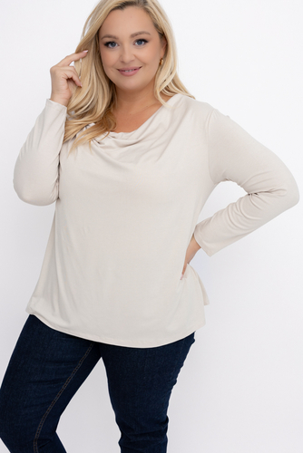 Blusa café con escote vaporoso 