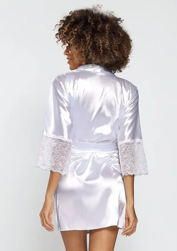 Peignoir en satin blanc