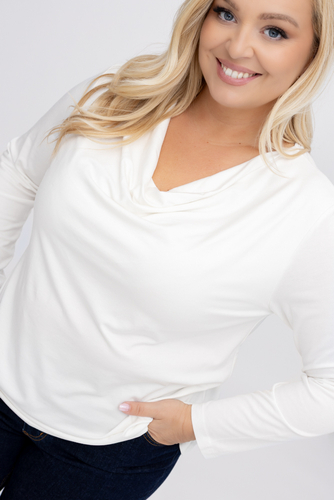 Blusa café con escote vaporoso 