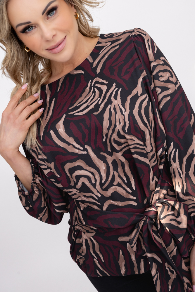 Schokoladenbluse mit Krawatten