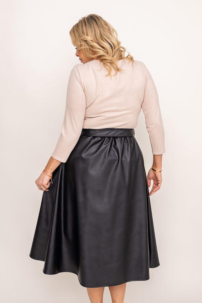Falda de cuero negro