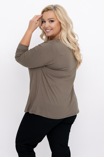 Blusa café con escote vaporoso 