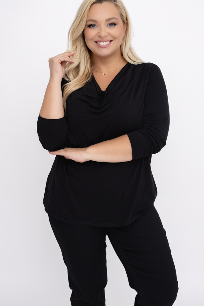 Blusa café con escote vaporoso