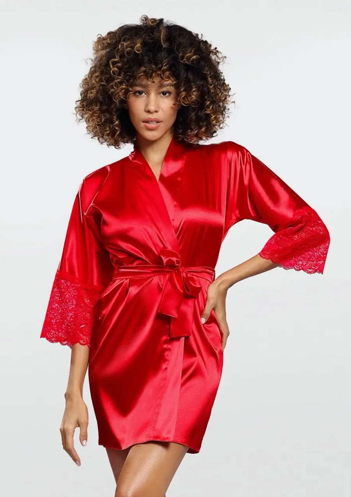 Roter Satin-Bademantel