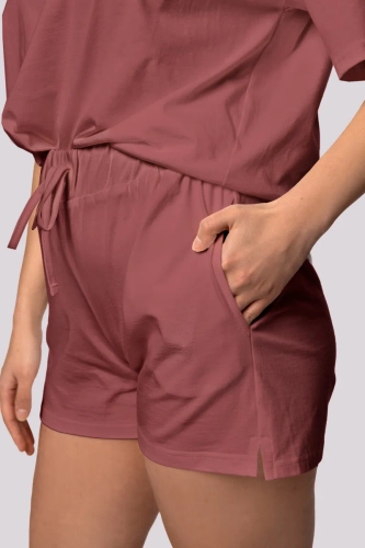 Kirschfarbener Pyjama mit Shorts