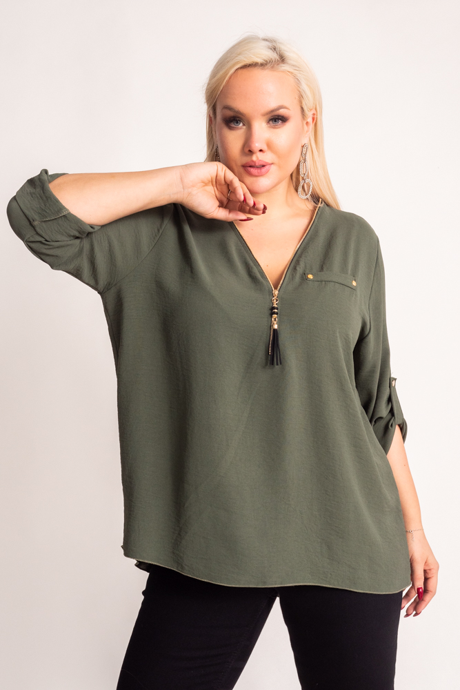 Blusa caqui con escote abierto