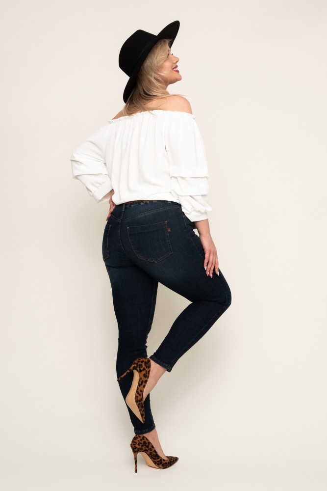 Weiße Bluse mit gerüschten Ärmeln