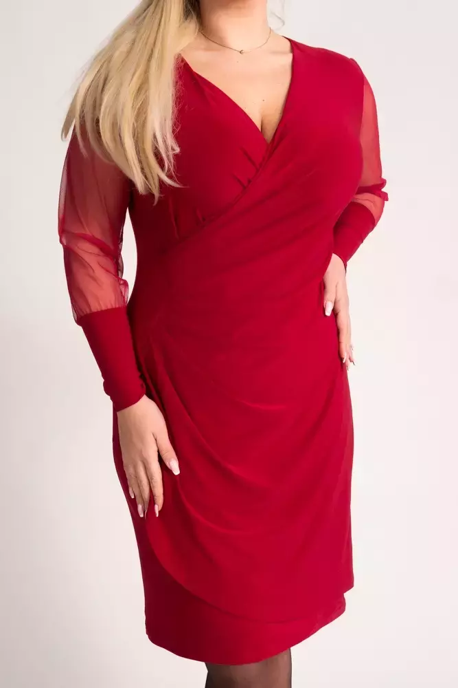 Kastanienbraunes Kleid mit transparenten Ärmeln