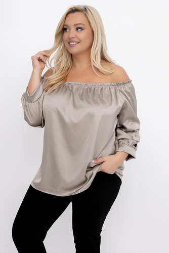 Beige bluse med volanger i ermene