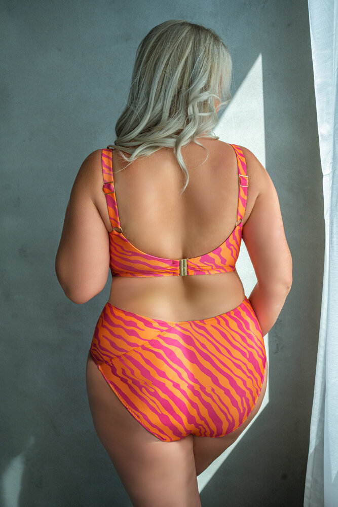 High-waisted swimsuit bottoms