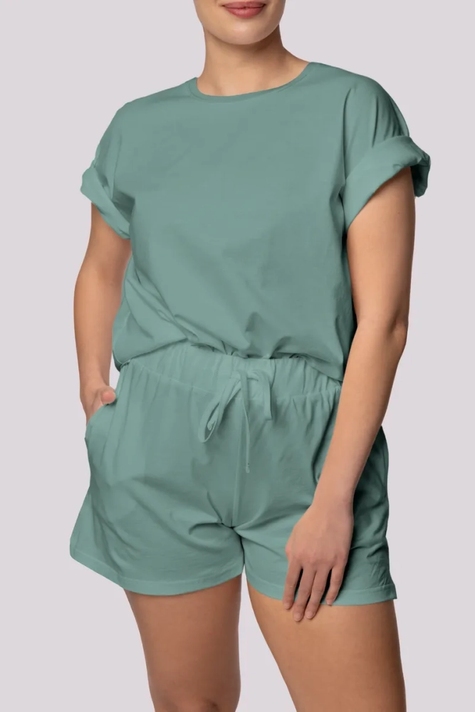 Olivfarbener Pyjama mit kurzer Hose