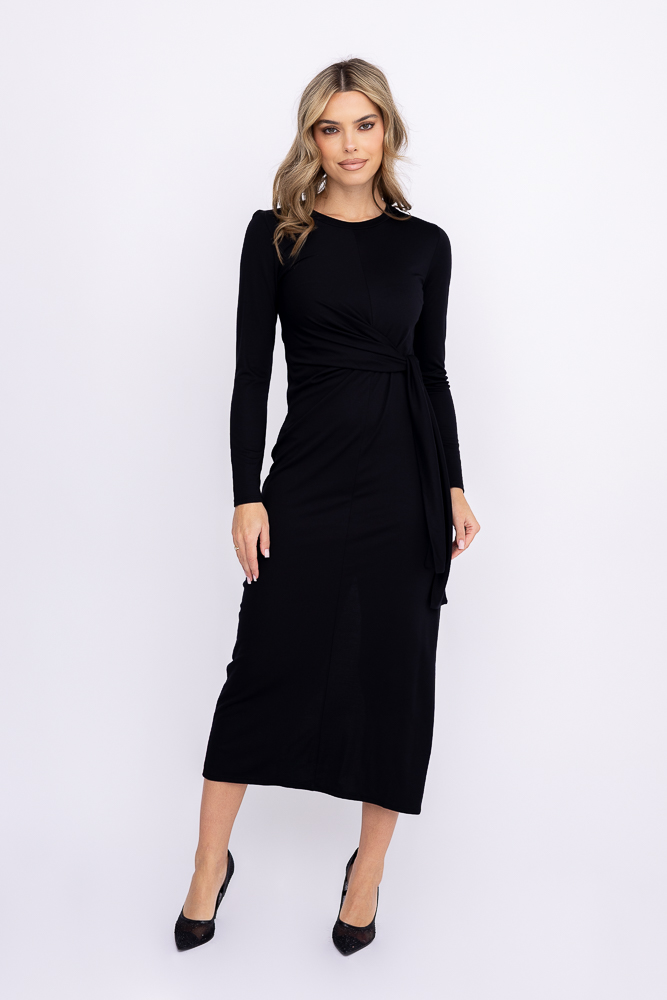 Vestido negro a capas