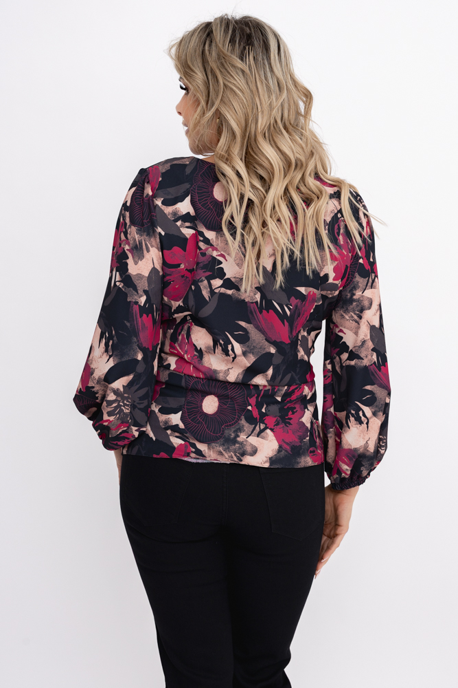 Schokoladenbluse mit Krawatten