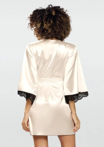 Peignoir en satin écru