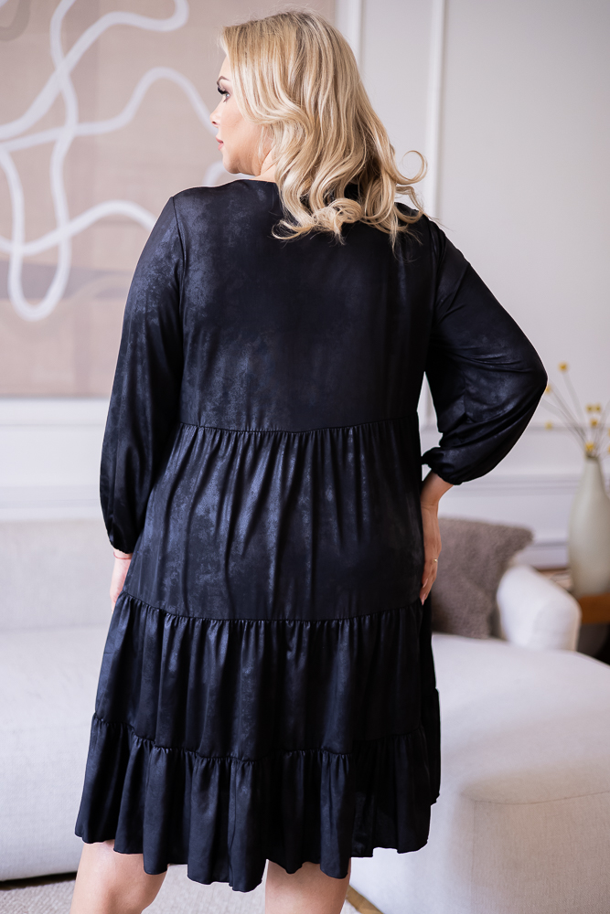 Vestido negro con escote anudado