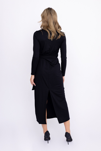 Robe noire à volants