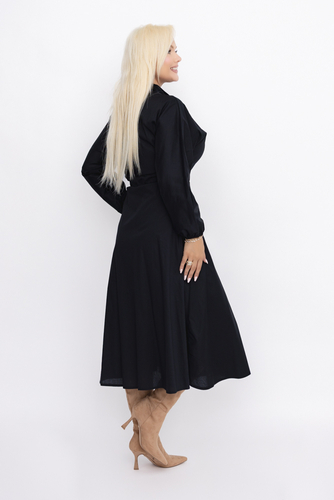 Robe noire à volants