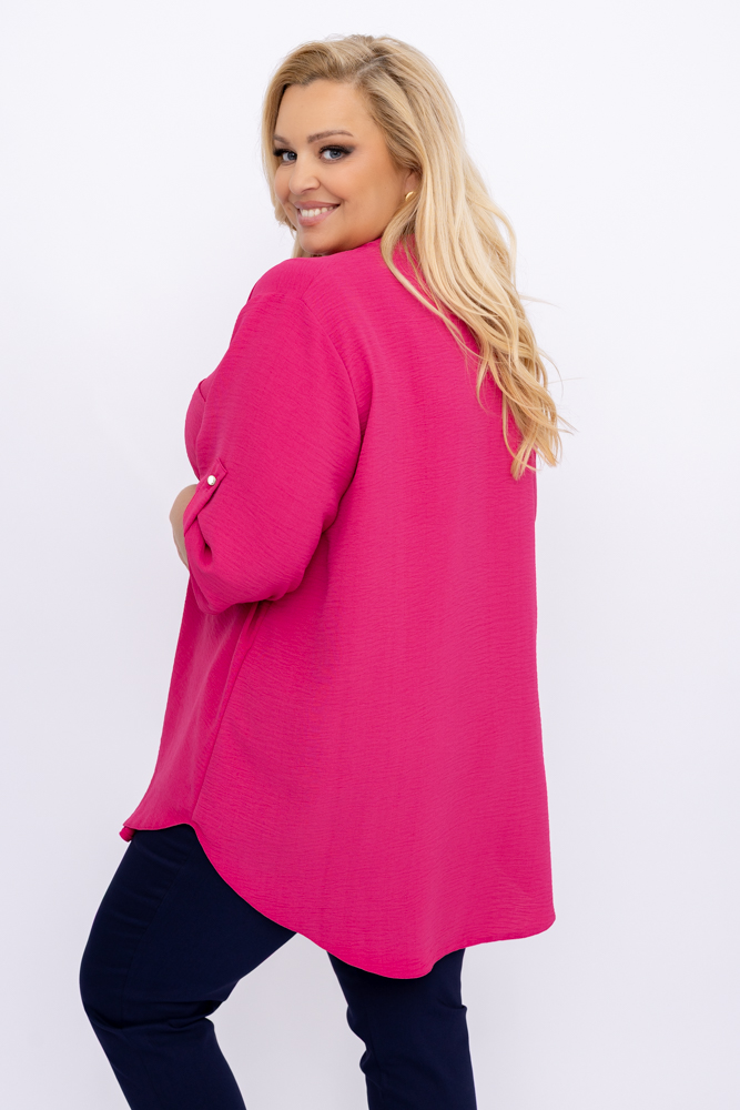 Camisa con cuello fucsia