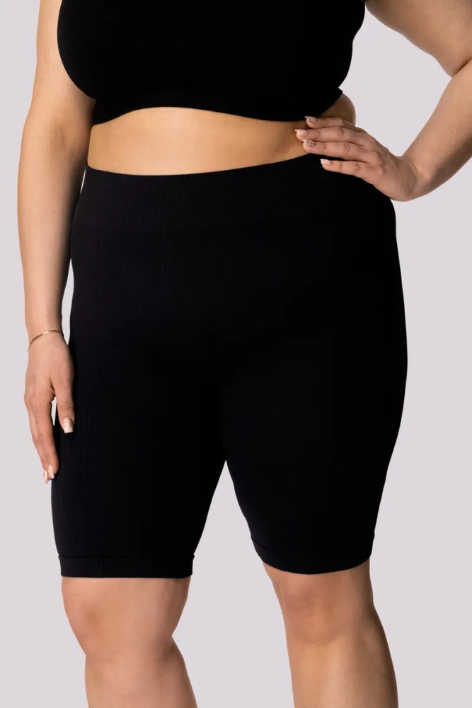 Pantalón corto de rayas negras
