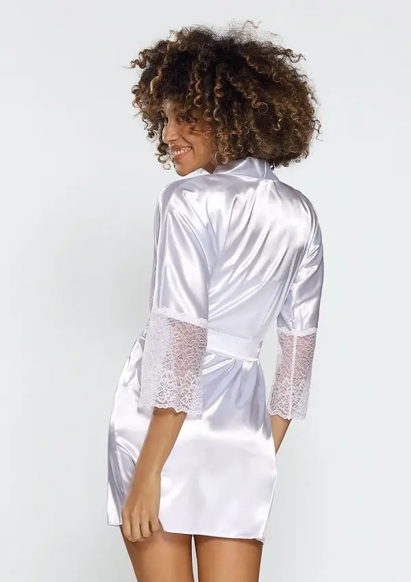 Peignoir en satin blanc