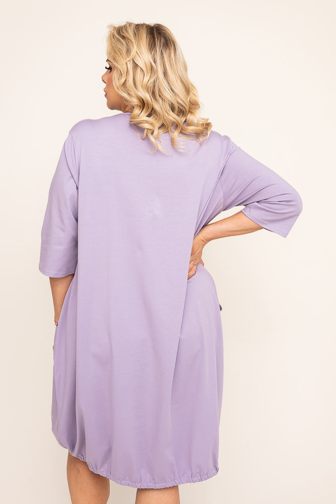 Fliederfarbenes Kleid