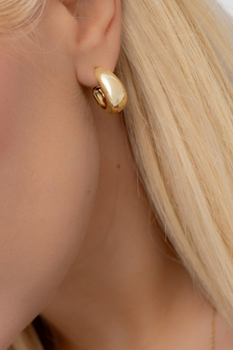 Gold Screw-on Shell Earrings