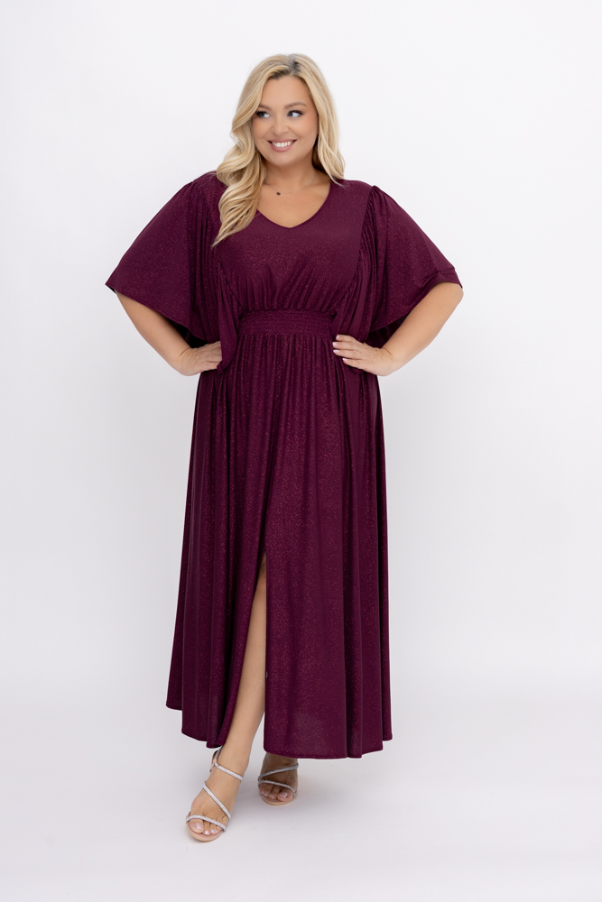 Vestido de brocado burdeos con arrugas