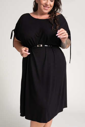 Schwarzes Kleid mit gerüschten Ärmeln