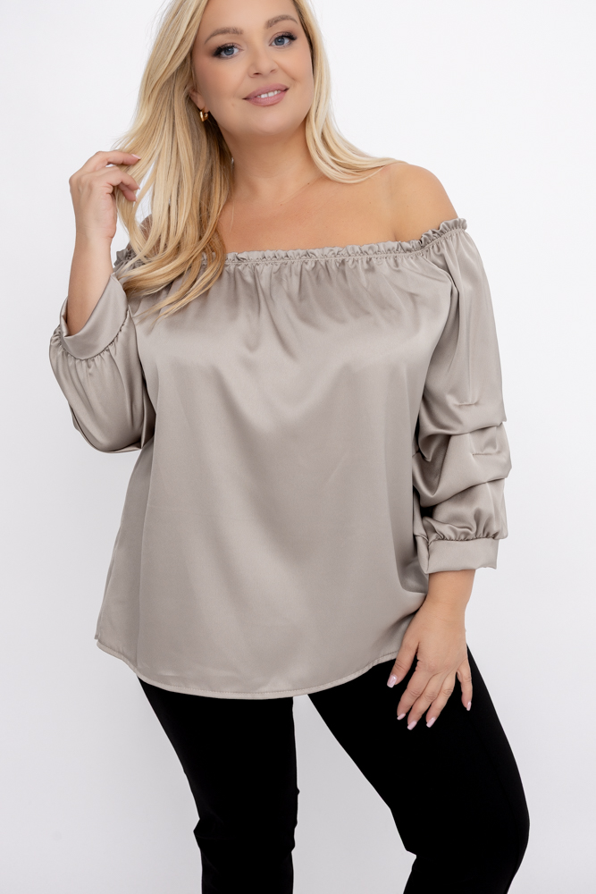 Beige Blouse with ruffled sleeves