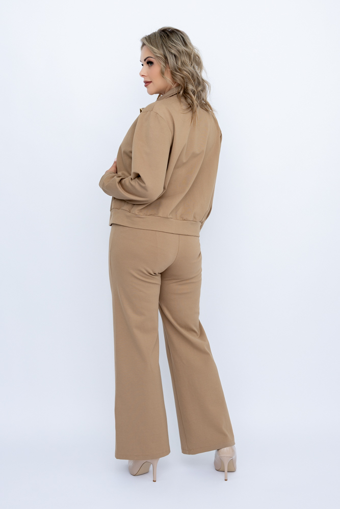 Mørk beige treningsdrakt