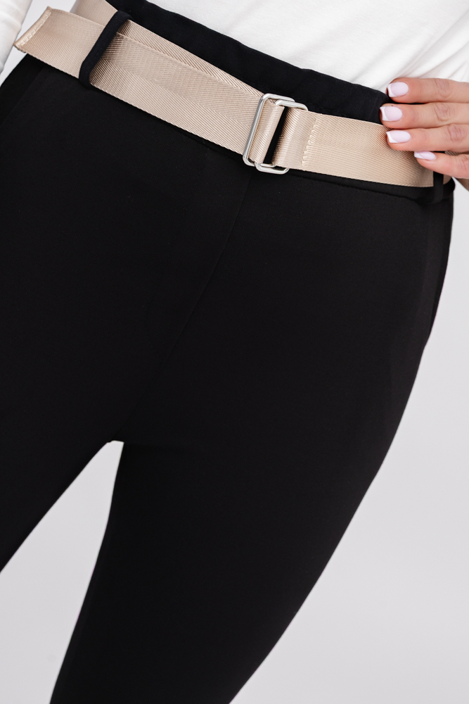 Pantaloni negri cu curea