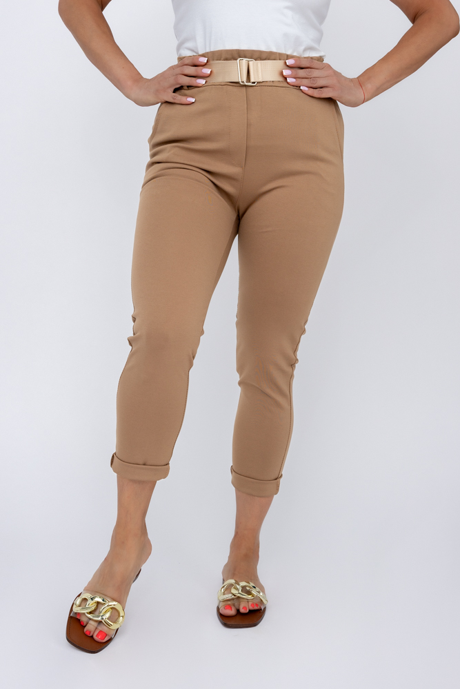 Pantaloni camel cu curea