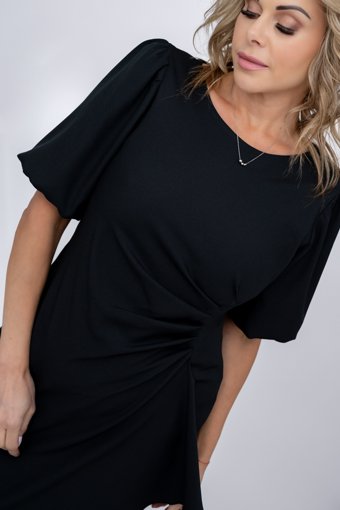 Czarna Sukienka z marszczeniem