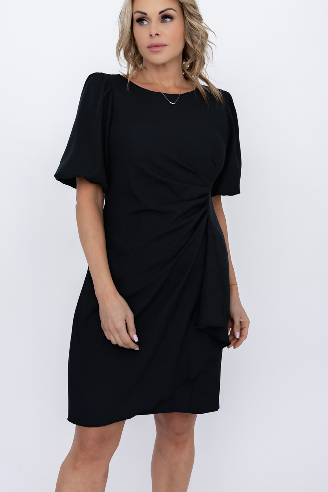 Vestido negro arrugado
