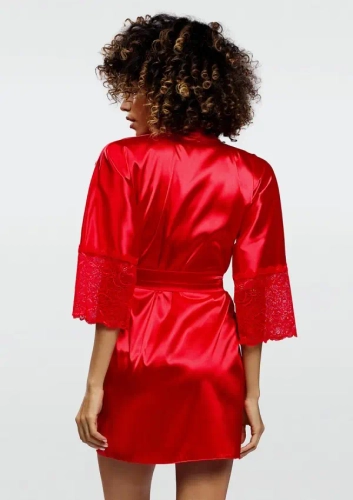 Roter Satin-Bademantel