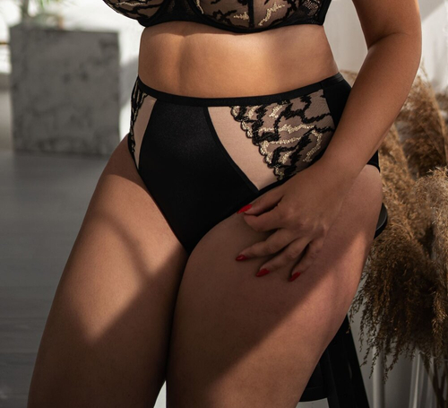 Pantalón negro de cintura alta