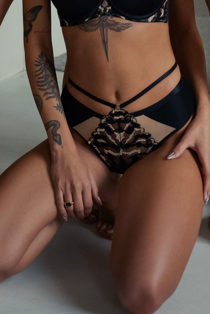 Tanga negro de cintura alta