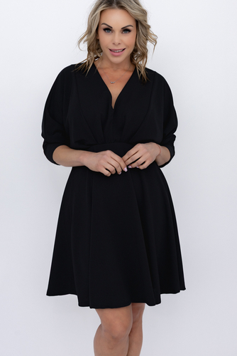  Schwarzes Kleid