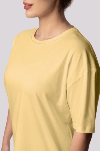 Gelber Pyjama mit kurzer Hose