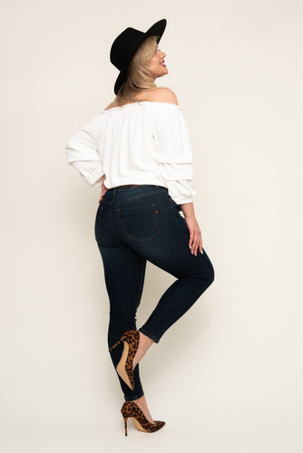 Blusa blanca con mangas de volantes