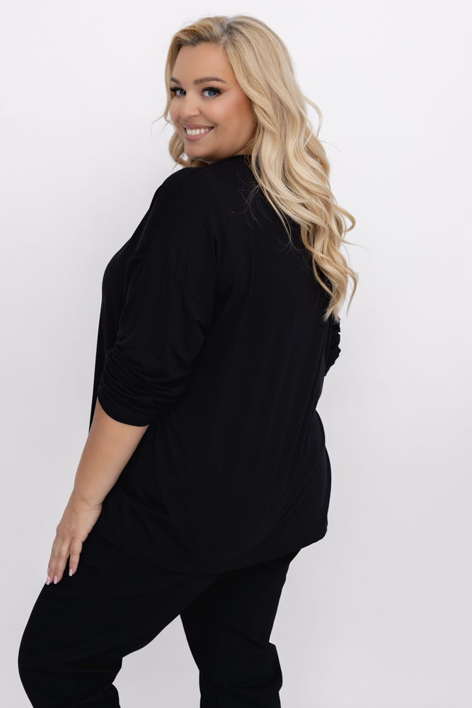  Svart bluse med V-hals