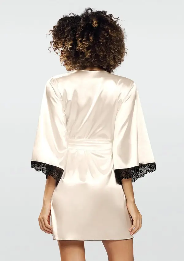 Peignoir en satin écru