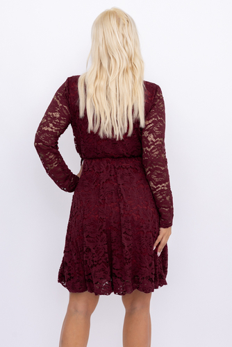 Robe en dentelle à la cerise